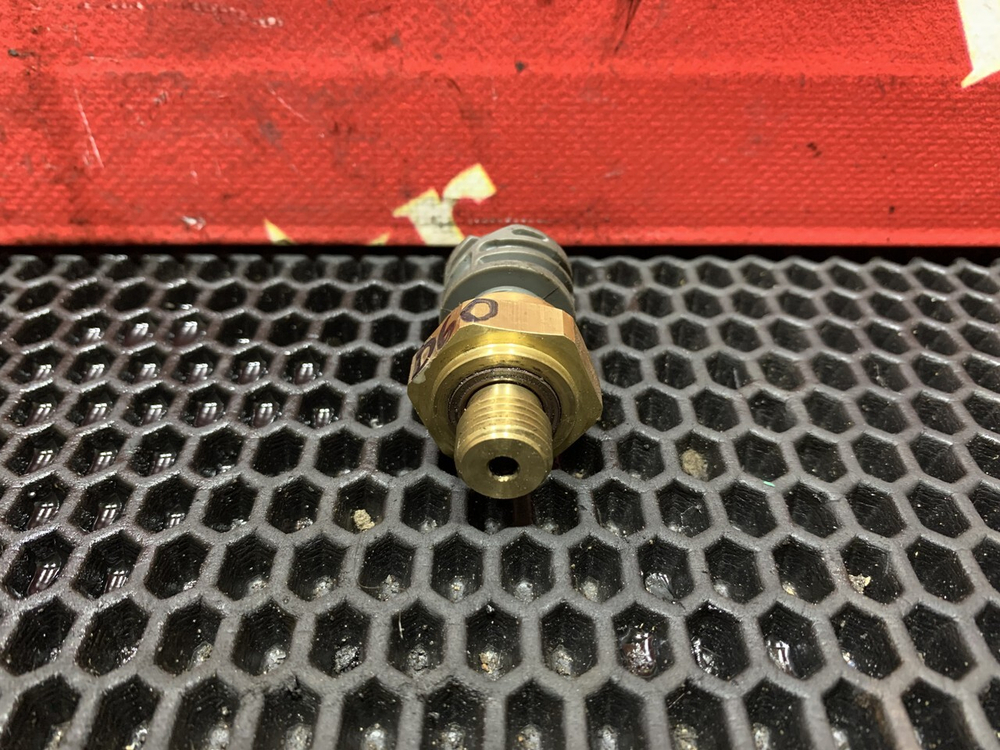 Датчик давления масла 2021г.