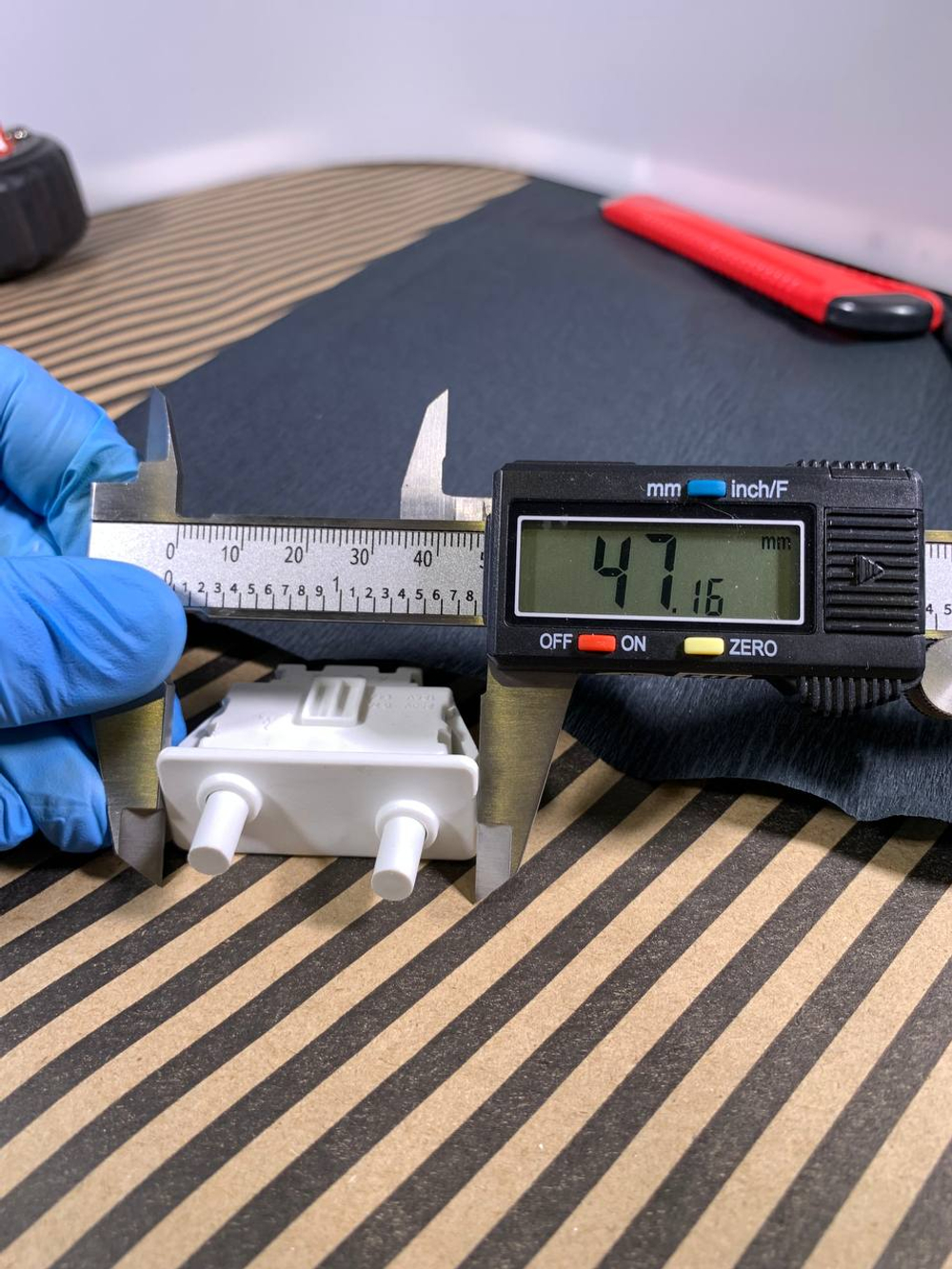 Выключатель света для холодильника самсунг DA34-10138J 2 контакта.