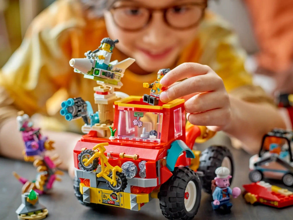 Конструктор LEGO Monkie Kid 80055 Мощный грузовик команды Monkie Kid