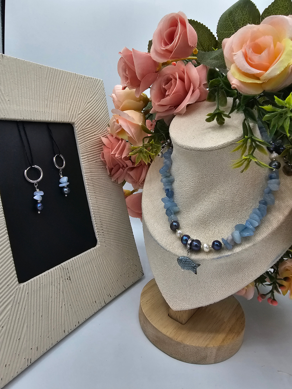 Колье ручной работы из речного жемчуга и аквамарина "Рыбка"