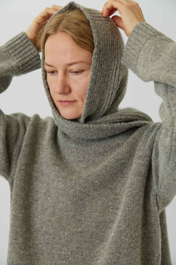 Шарф с капюшоном серого цвета