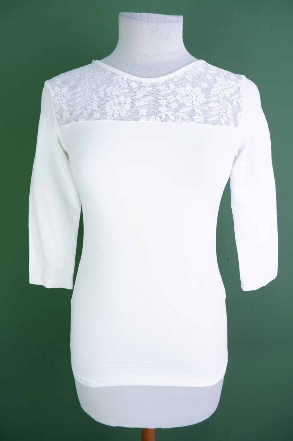 Блузка с кружевом красивая 40 размер