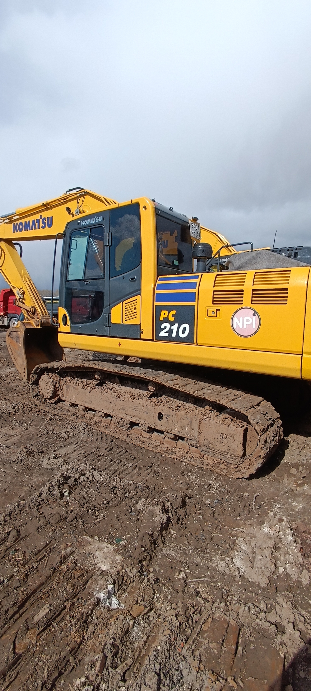 KOMATSU PC 210 Экскаватор PC210-10M0 (Дизельный, 6,7 л, 167 л.с., АТ)