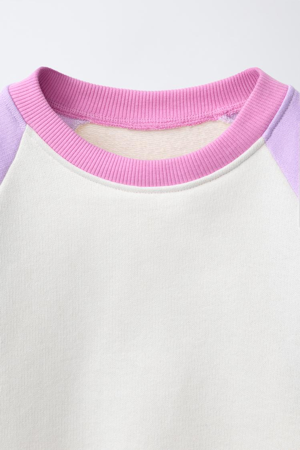 ZARA ТОЛСТОВКА С ЦВЕТОЧНЫМ ПРИНТОМ И КОНТРАСТНЫМИ РУКАВАМИ, ЭКРЮ