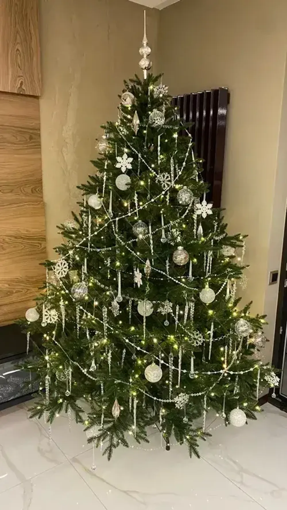 Елка с гирляндой встроенной «Престиж» (Литая хвоя) 3 м