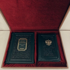 Подарочный набор "Великие полководцы" книга и ежедневник в обложке из натуральной кожи