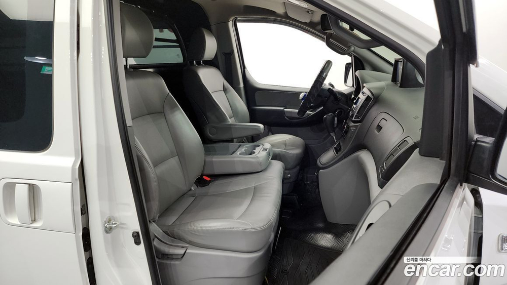 Hyundai The New Grand Starex Van 3-х местный (06.2020)