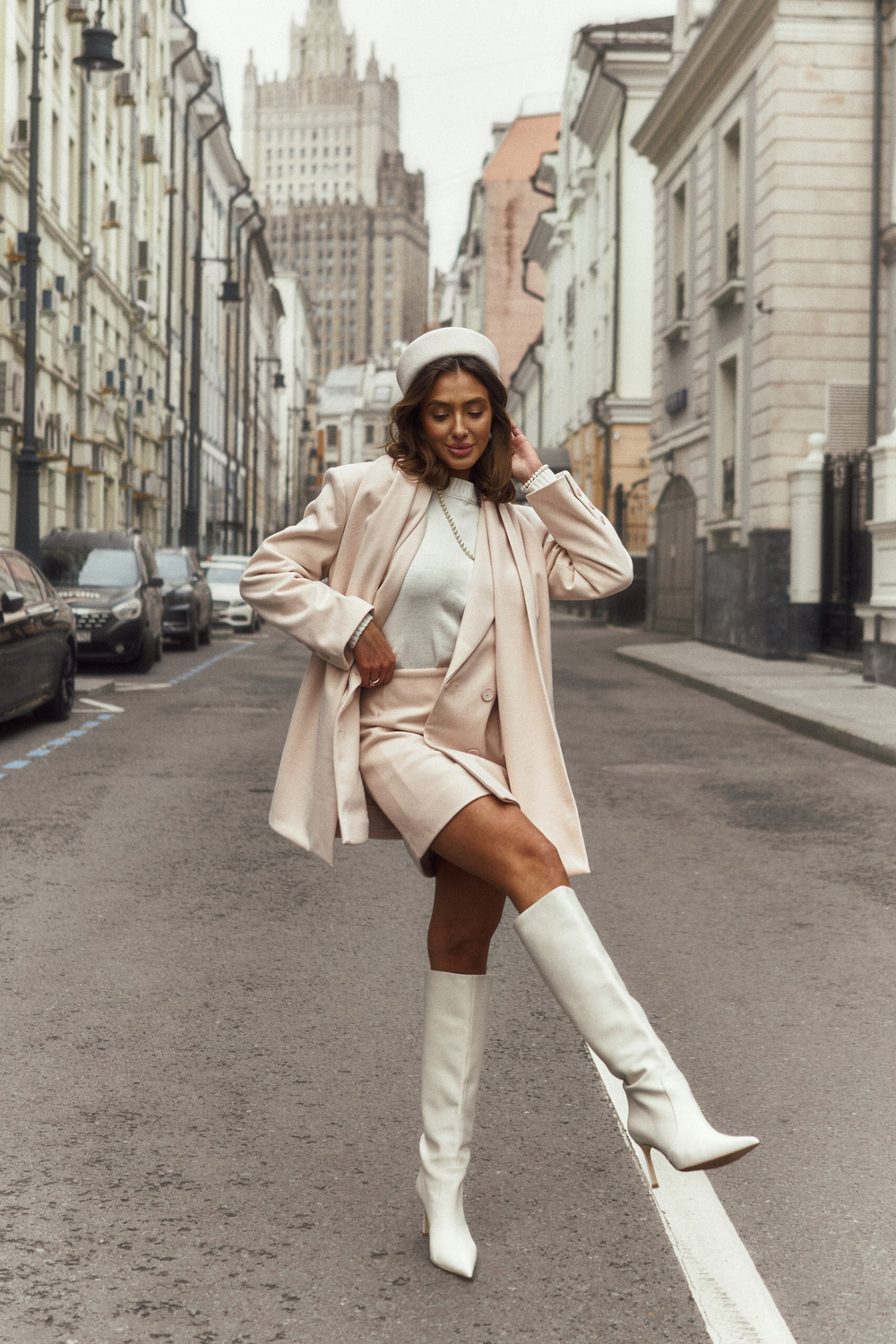 Пальто-пиджак с юбкой в молочно-бежевом цвете