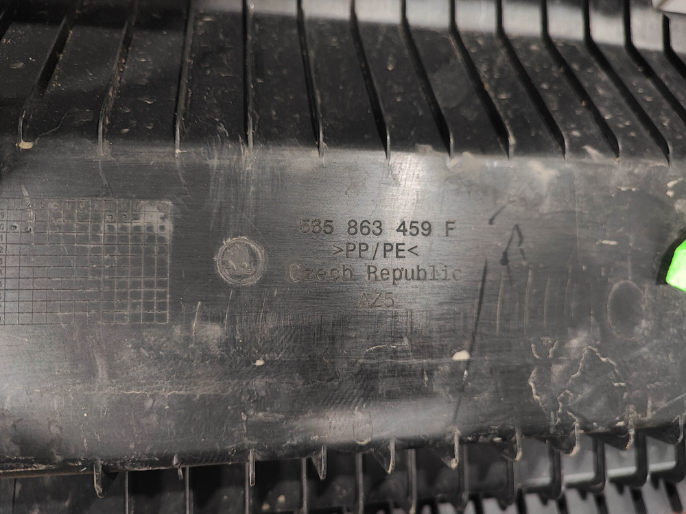 Обшивка замка багажника Skoda Kodiaq 16-нв Б/У Оригинал 565863459F