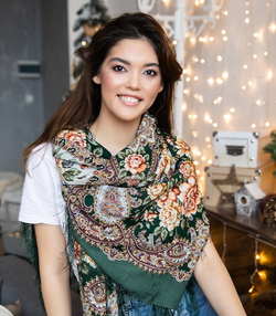 Платок шерстяной с шелковой бахромой