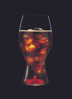Бокал для кока-колы 480мл Riedel The O Wine Tumbler Coca-Cola Glass черный фон