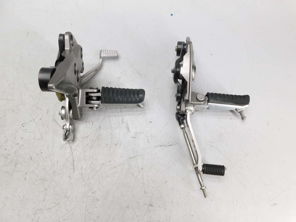 Подножки водительские Kawasaki Ninja 1000