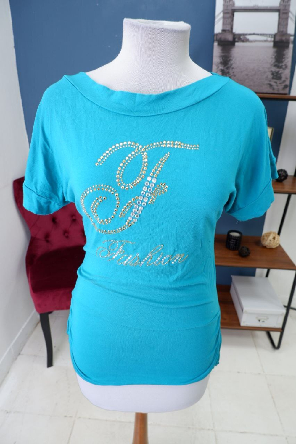 Футболка со стразами 44  размер