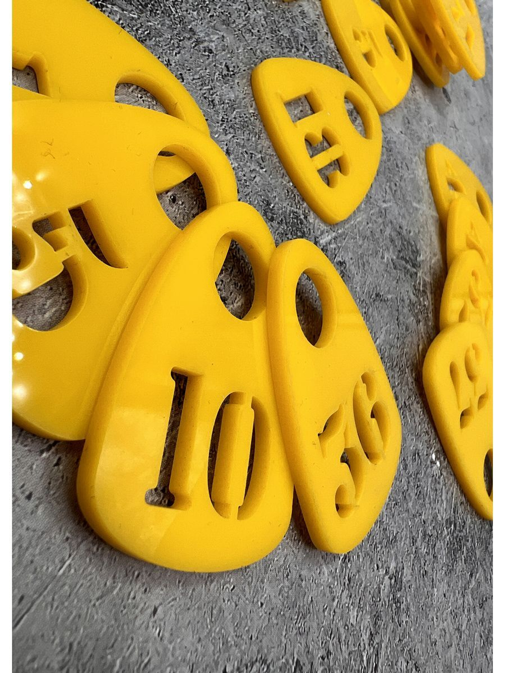 Номерки для гардероба прорезные