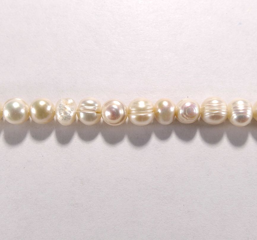 Бусина из жемчуга пресноводного культивированного белого, шар гладкий 6-7 мм