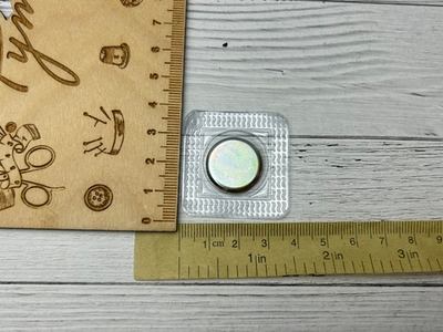 Кнопка-магнит в блистере 20мм
