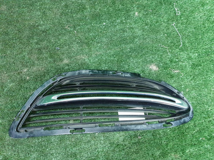 Решетка переднего бампера правая Mercedes S w222 (2013-2017)