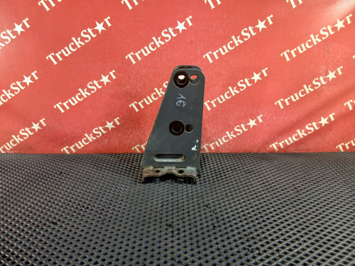 Кронштейн усилителя бампера правый 2017г.