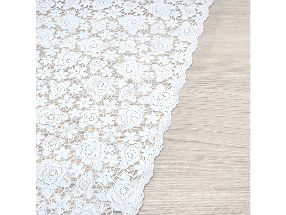 Клеенка столовая ПВХ "Муза" 1,32*22м (22м/рул) Розы 1 7096-013-white/blue