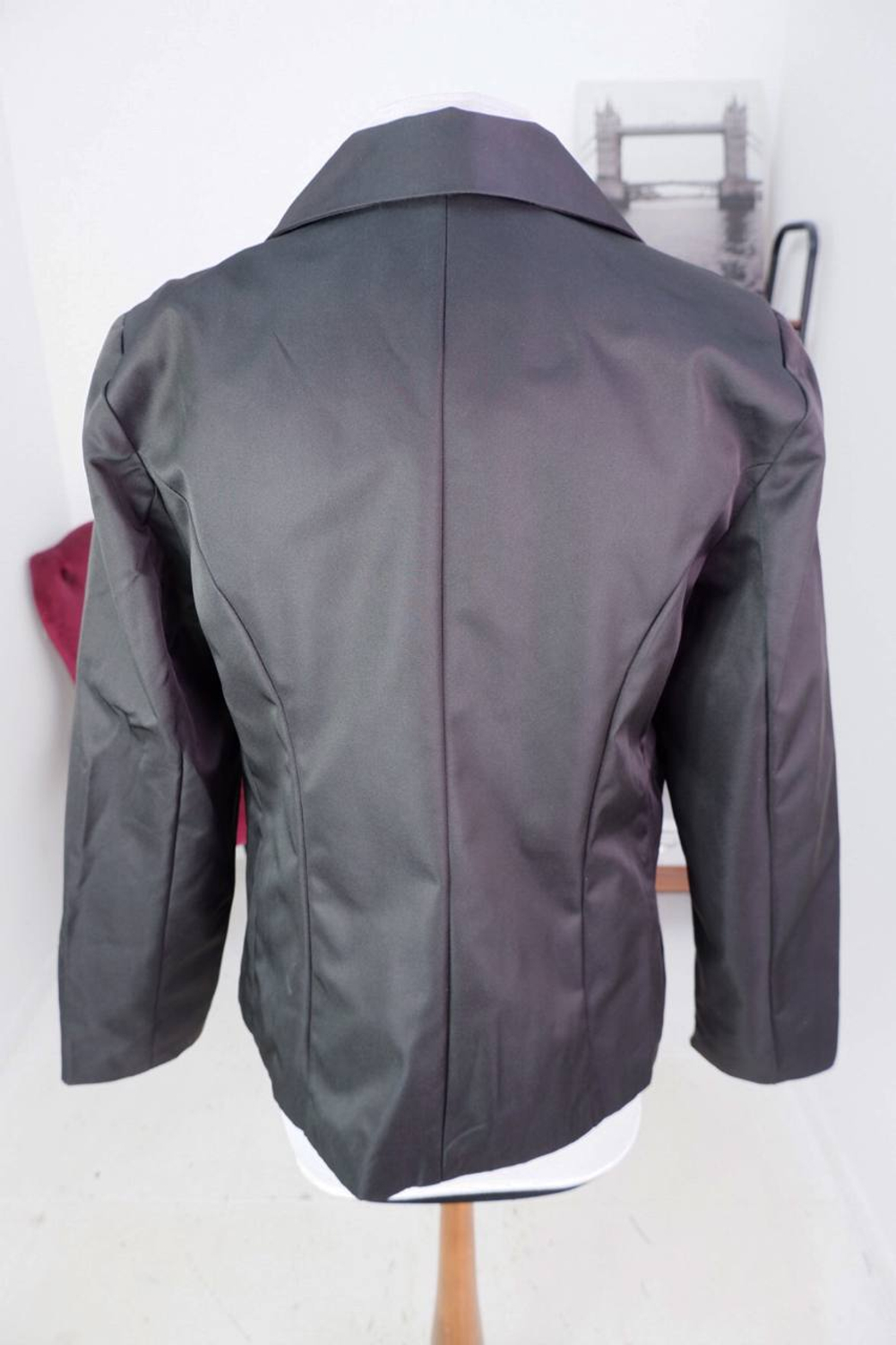 Жакет атласный, визуально на 50 размер, новый