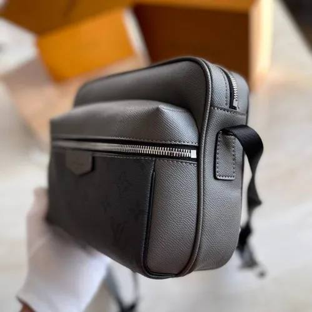 Сумка-мессенджер Louis Vuitton