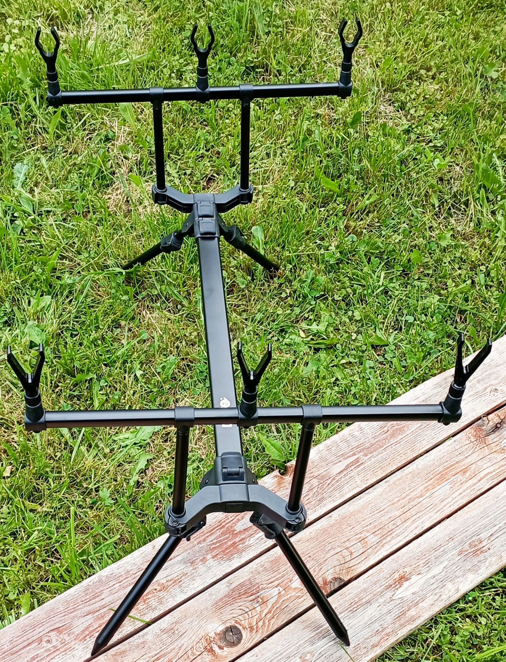 Под для рыбалки Dayo ,род-под для удилищ, держатель для удочек, подставка для 3 удилищ. Место под "Ушки" на резьбе.