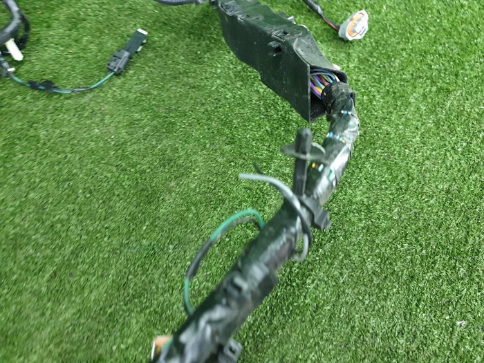 Проводка моторного отсека Jaguar XE (2015-2019)