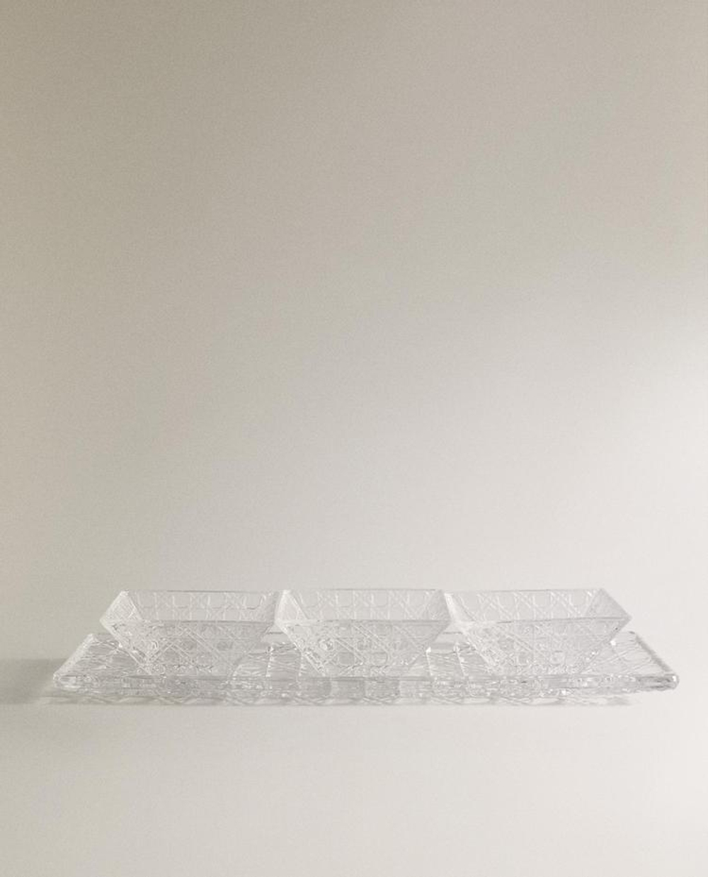 ZARA HOME БЛЮДО С ТРЕМЯ РЕЛЬЕФНЫМИ МАЛЕНЬКИМИ ПИАЛАМИ, ПРОЗРАЧНЫЙ