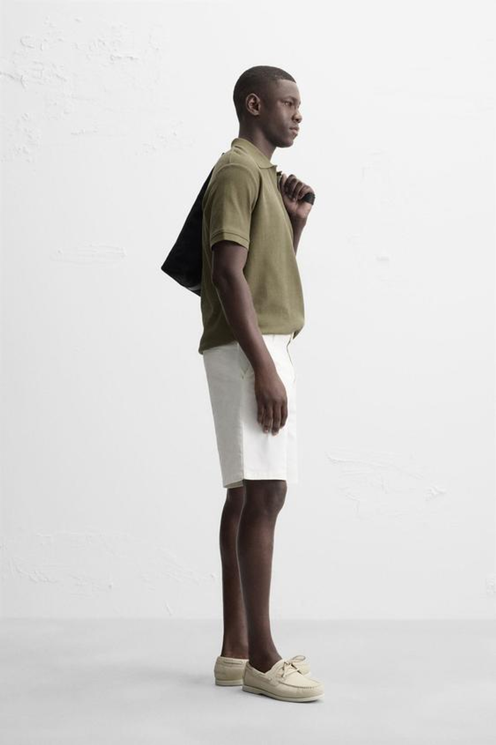 ZARA ШОРТЫ-БЕРМУДЫ ЧИНОС КЛАССИЧЕСКОГО КРОЯ, ЖЕЛТОВАТО-БЕЛЫЙ