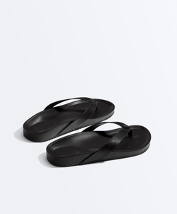 OYSHO Плоские сандалии с ремешками, черный