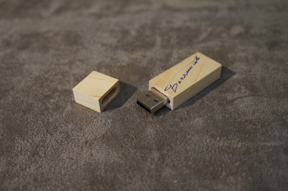 Альбом​ "Заветы героев" на флешке (8гб)