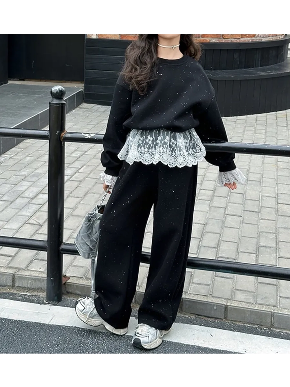 Костюм брючный c кружевом
