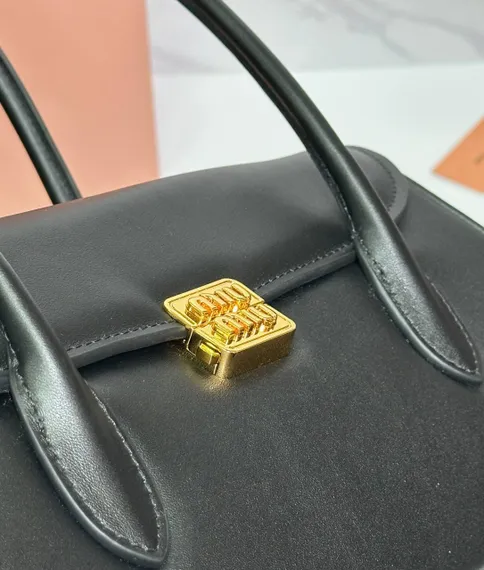 Cумку MIU MIU с двойной ручкой в черном цвете