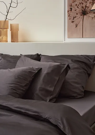 Набор наволочек из премиального сатина темно-серого цвета из коллекции essential, 50х70 см