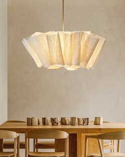 Лаконичный подвесной светильник с мягким текстильным абажуром и теплым рассеянным светом✨