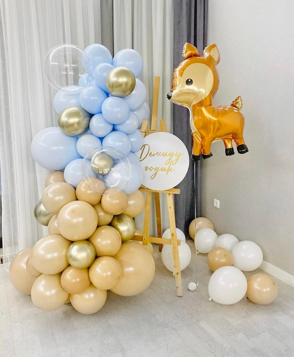 Фотозона с мольбертом