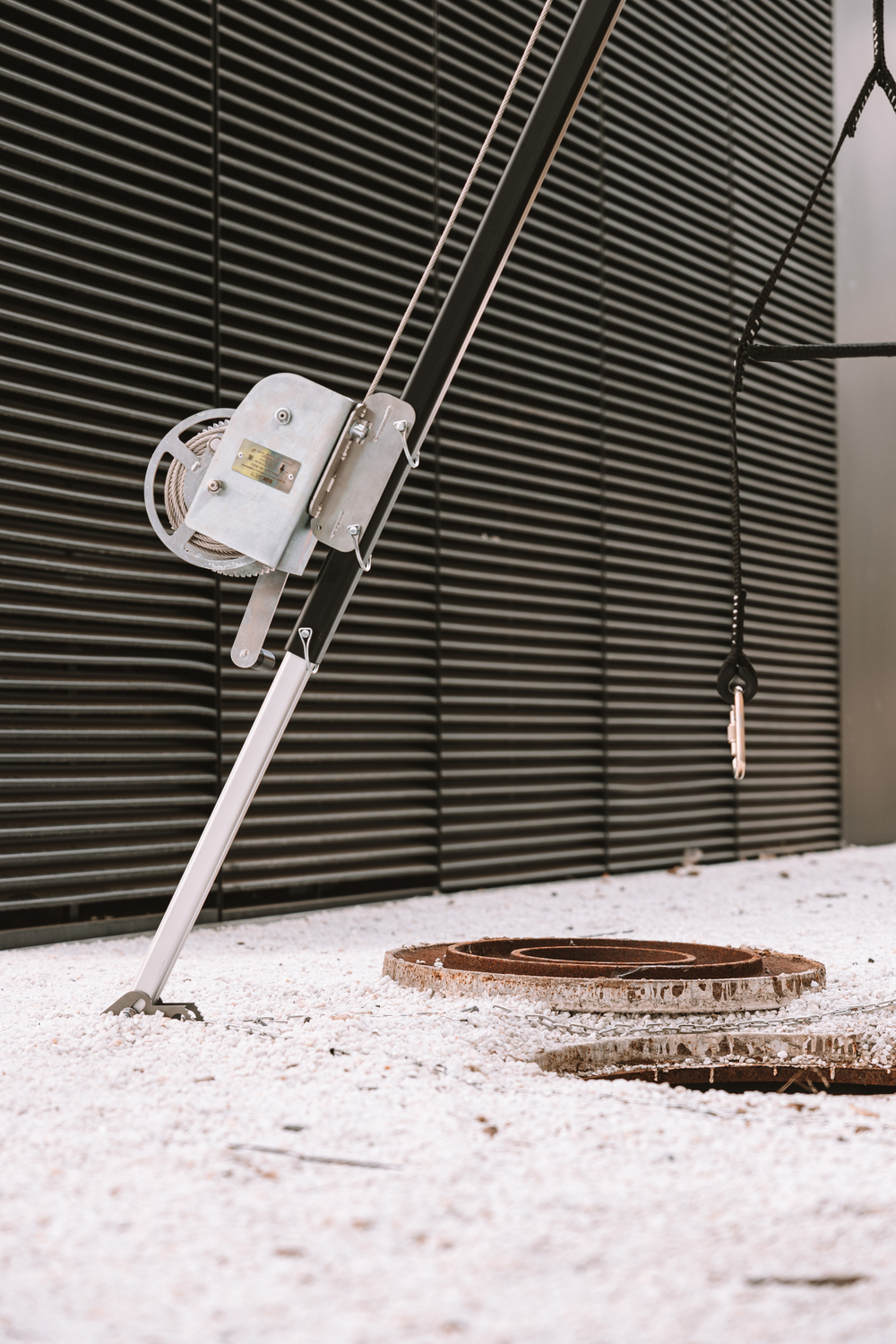 Анкерное устройство типа В (тренога, арт. HS-TM9W со спасательным подъемным устройством, арт. HS-W502)