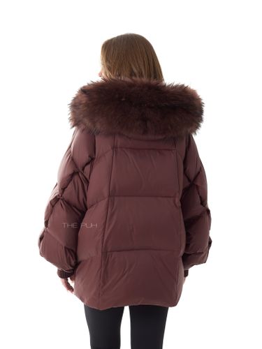 Объемный бордовый пуховик на молнии