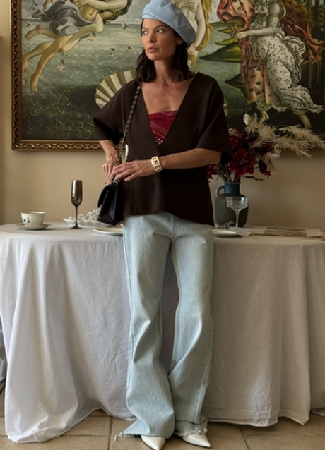 Шоколадный топ с V-вырезом