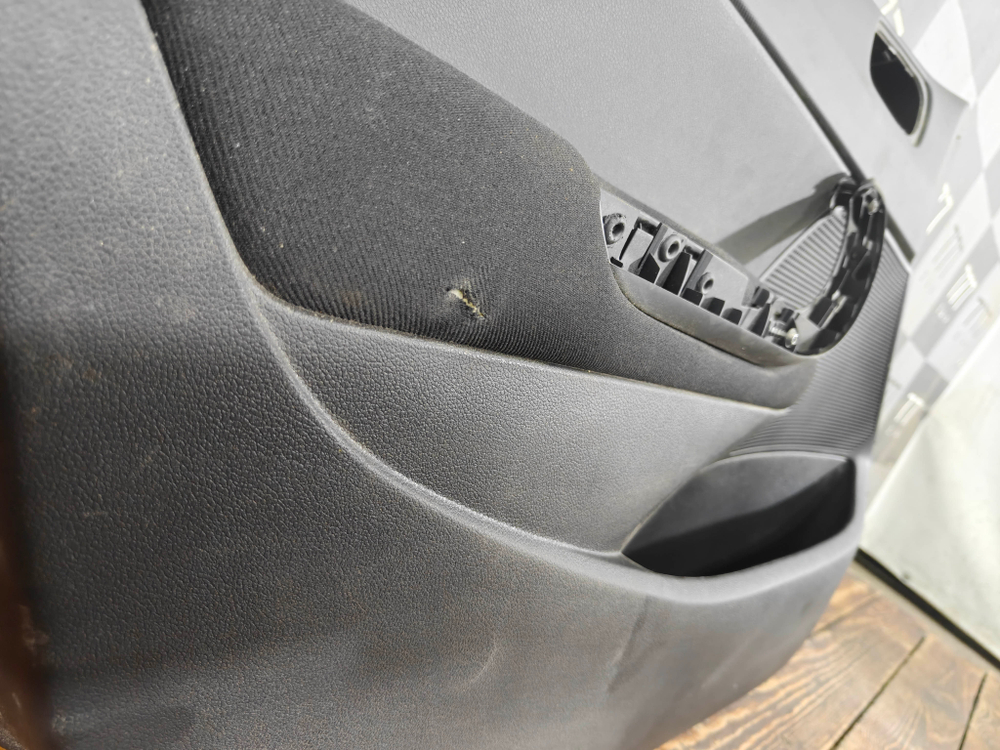 Обшивка двери передней левой Peugeot 308 1 (T7) 07-15 Б/У Оригинал 9656771177
