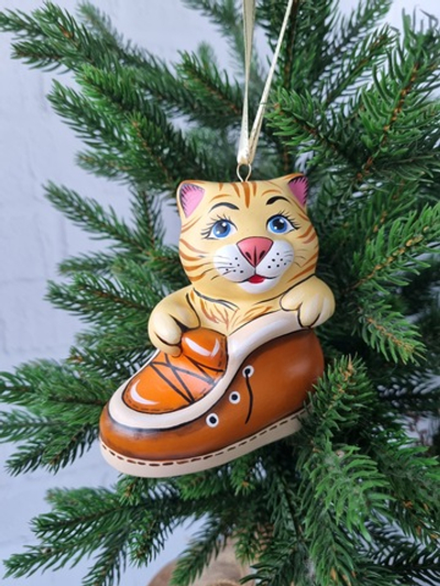 Котик в ботинке ёлочная игрушка из фарфора