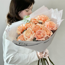 «Крем-брюле» букет из пионовидных роз Кахала с эвкалиптом