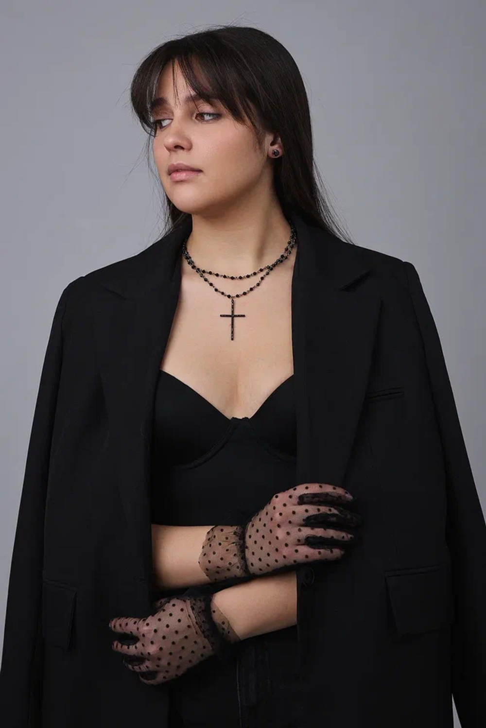 Колье тонкий черный крест на двойной цепочки из черных кристаллов