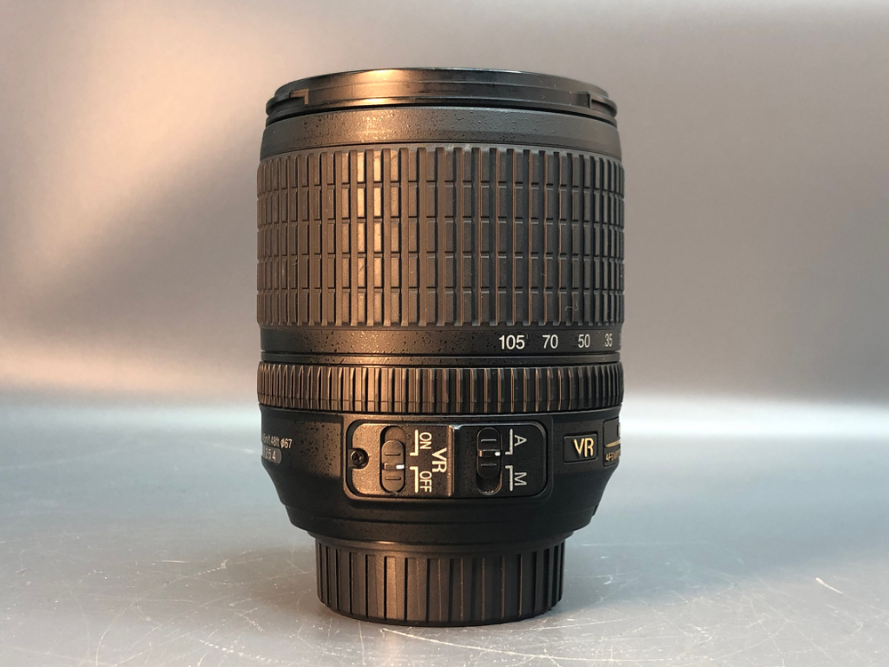 Nikon 18-105mm 3.5-5.6G ED присутствует царапина на передней линзе