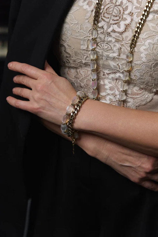 Браслет цепи и опалы, оттенок золото