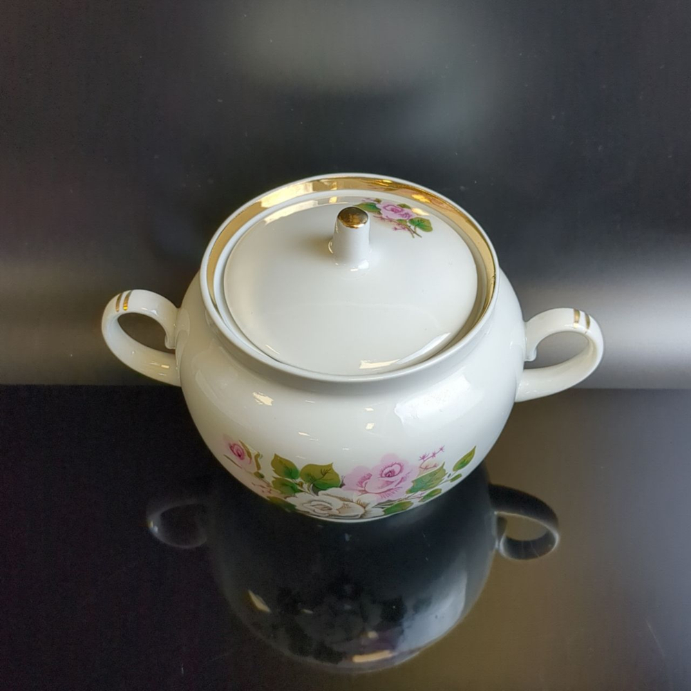 Сахарница фарфоровая деколь розы, цветы, золочение, Красный фарфорист, Грузия, винтаж времен СССР 1971-1991 гг