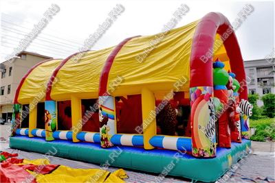 Надувной батут "Зверята с крышей 3" со скалодромом, 11*8*6 м