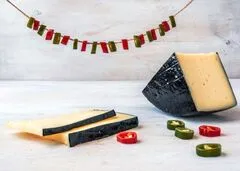 Сыр твердый «Качотта» с перцем / 150 гр