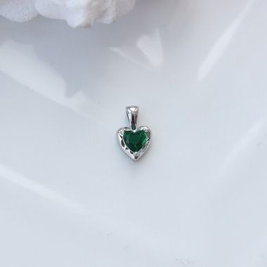 Подвеска Сердце с тёмно-зелёным фианитом, 12*8 мм, родий, П300