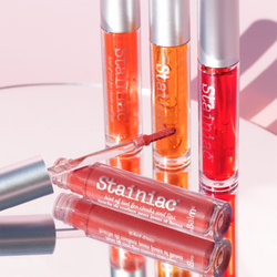 theBalm Stainiac Lip And Cheek Stain - Многофункциональный косметический продукт для макияжа губ и щек оттенок Homecoming Queen, 4 ml